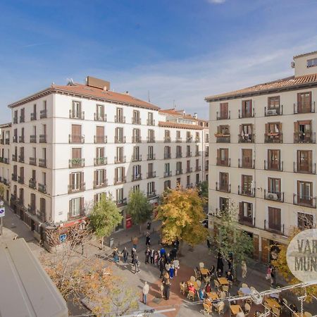 Sutil Elegancia Para 3, En Plaza De Chueca Madrid Esterno foto